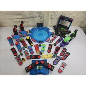 Akedo Ultimate Arcade Warriors Mini Battle Action Figures  & Bases Lot